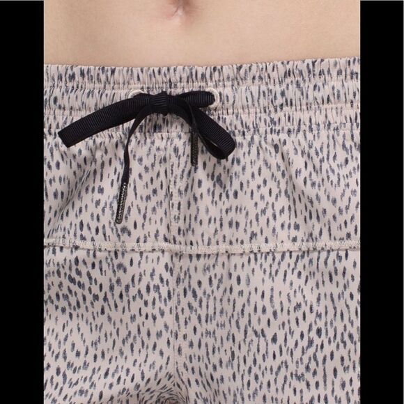 Lululemon Step Lively Crop Pant size 4 - Picture 8 of 12